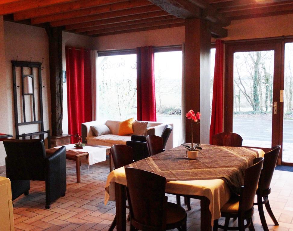 Gites De La Ferme Auberge De Mesauboin Bille Екстер'єр фото