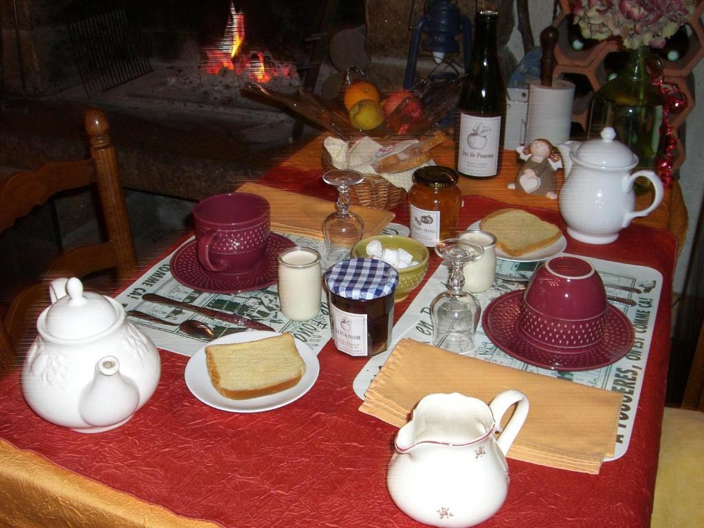 Gites De La Ferme Auberge De Mesauboin Bille Екстер'єр фото
