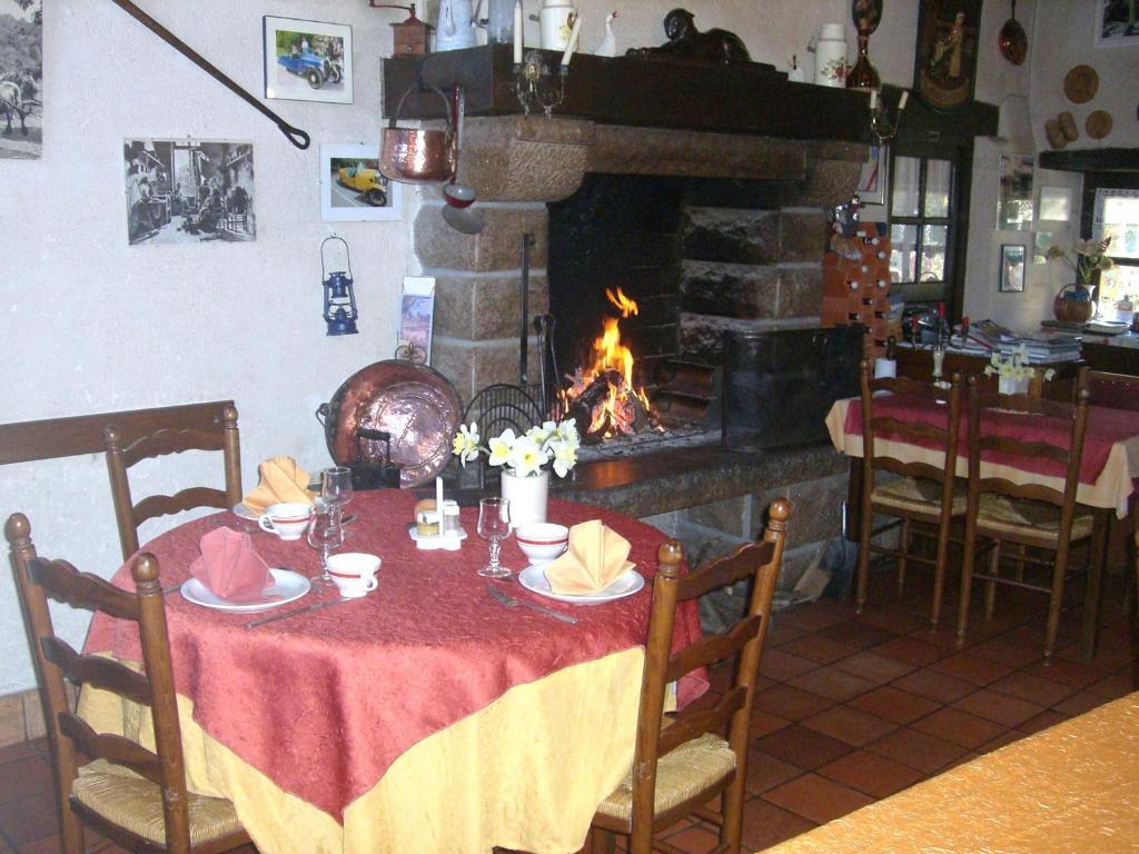 Gites De La Ferme Auberge De Mesauboin Bille Екстер'єр фото